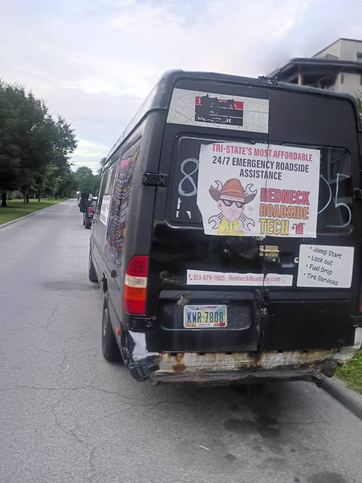 24/7 emergency roadside assistance vehicle